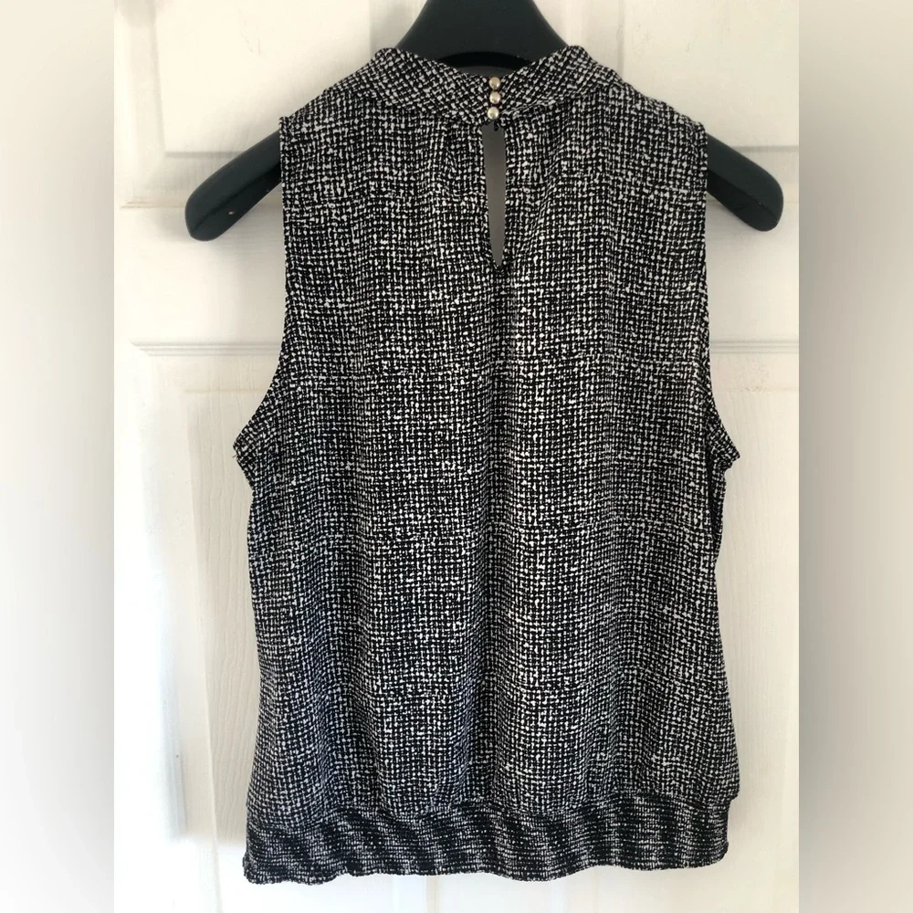 WhiteHouseBlackmarket short sleeve top. - Picture 13 of 14